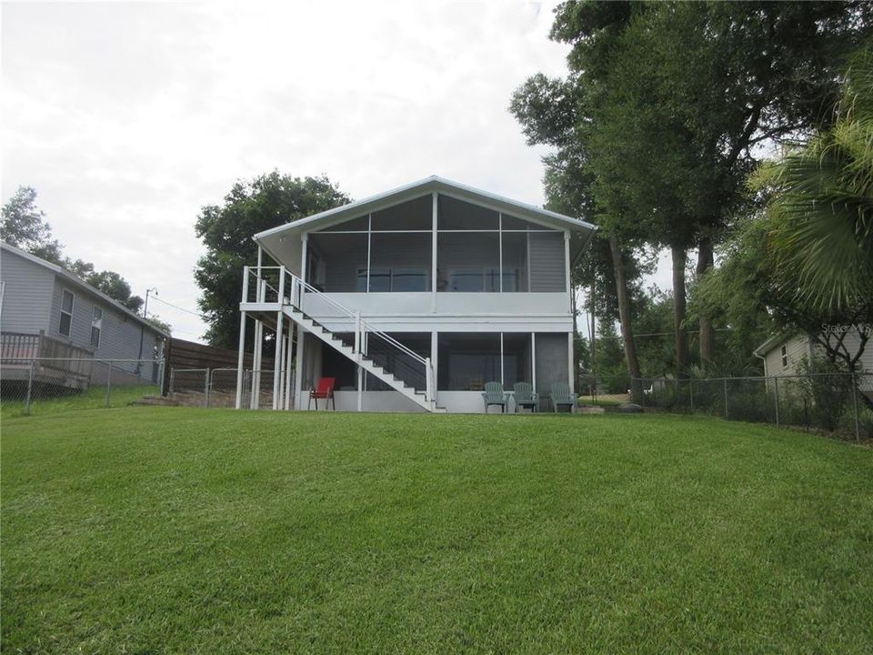 For Sale: $360,000 (3 beds, 3 baths, 1560 Square Feet)