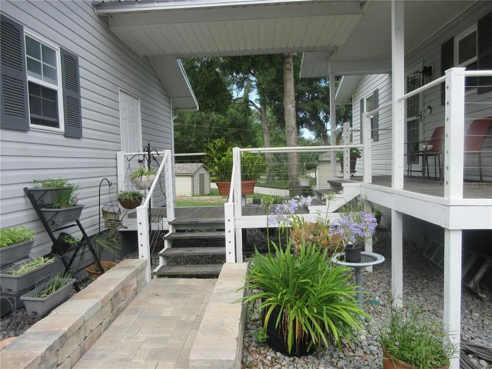 For Sale: $360,000 (3 beds, 3 baths, 1560 Square Feet)