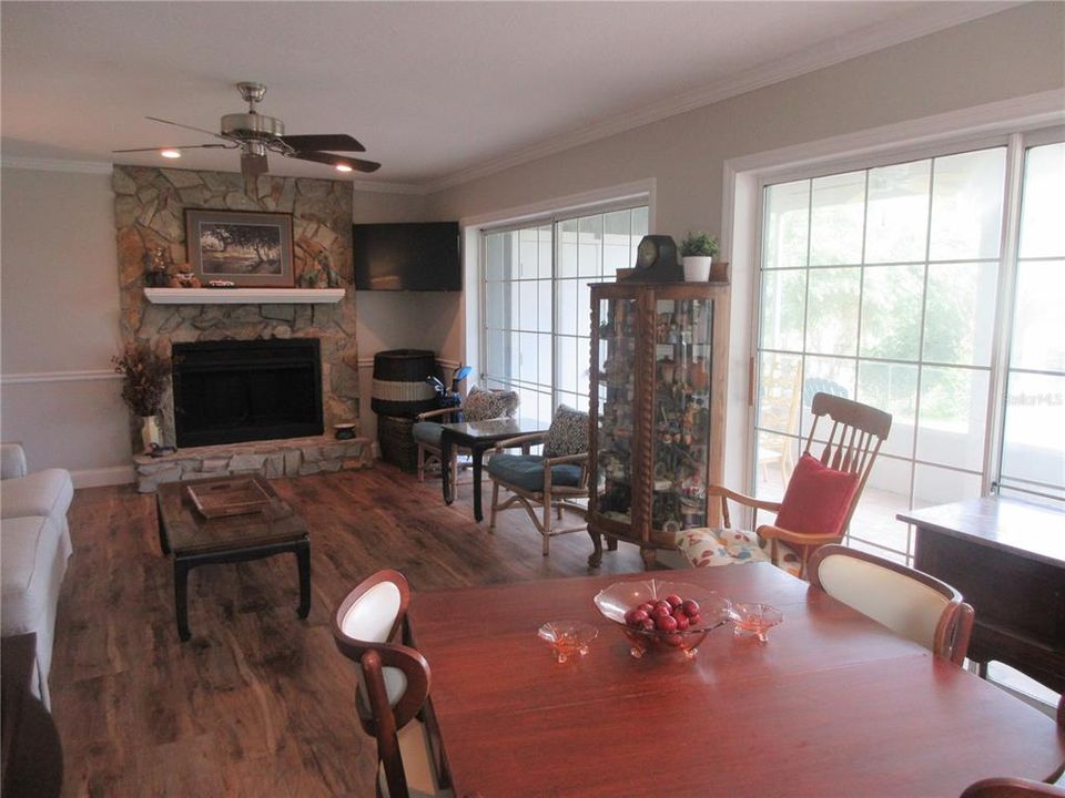 For Sale: $360,000 (3 beds, 3 baths, 1560 Square Feet)