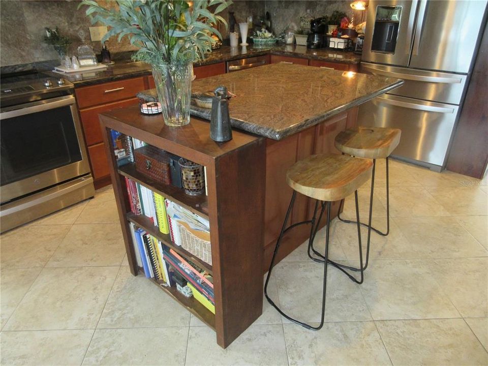 For Sale: $360,000 (3 beds, 3 baths, 1560 Square Feet)