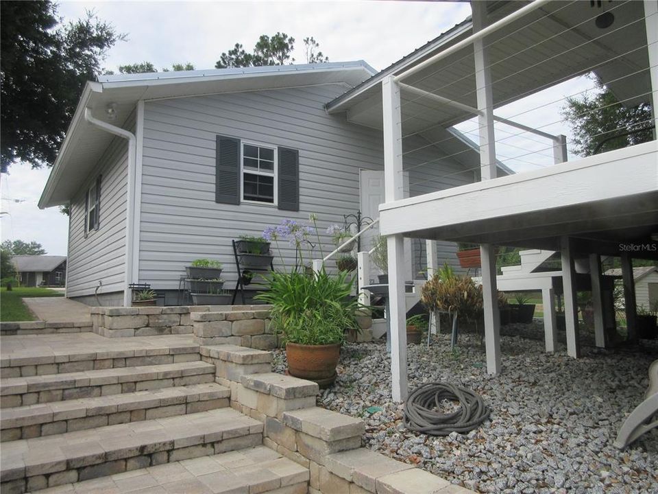 For Sale: $360,000 (3 beds, 3 baths, 1560 Square Feet)
