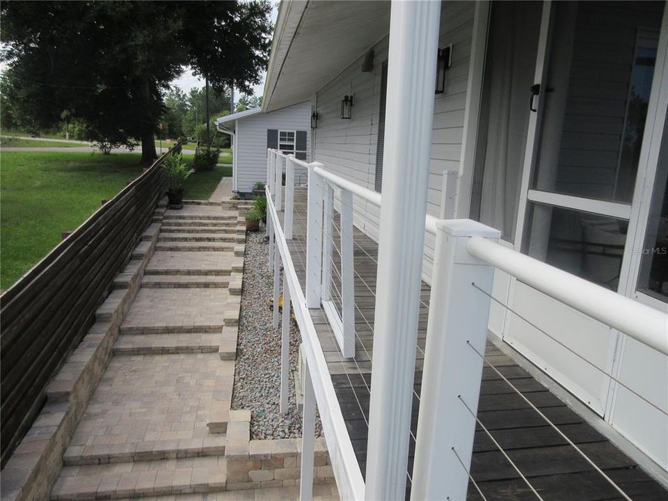 For Sale: $360,000 (3 beds, 3 baths, 1560 Square Feet)