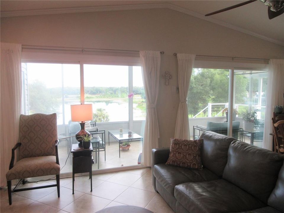 For Sale: $360,000 (3 beds, 3 baths, 1560 Square Feet)