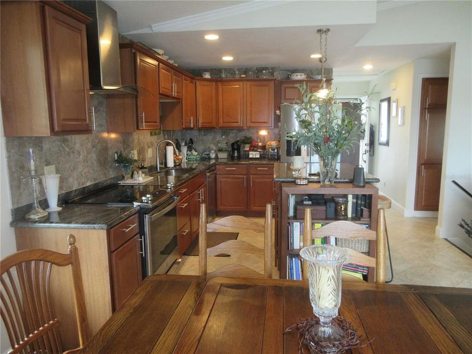 For Sale: $360,000 (3 beds, 3 baths, 1560 Square Feet)