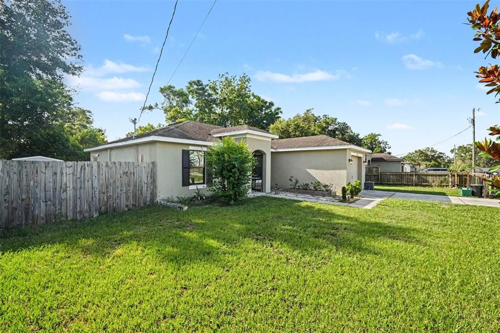 For Sale: $255,000 (3 beds, 2 baths, 1122 Square Feet)