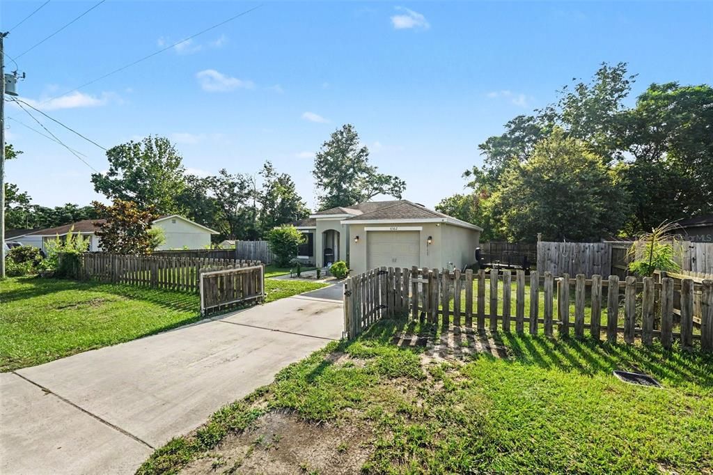 For Sale: $255,000 (3 beds, 2 baths, 1122 Square Feet)