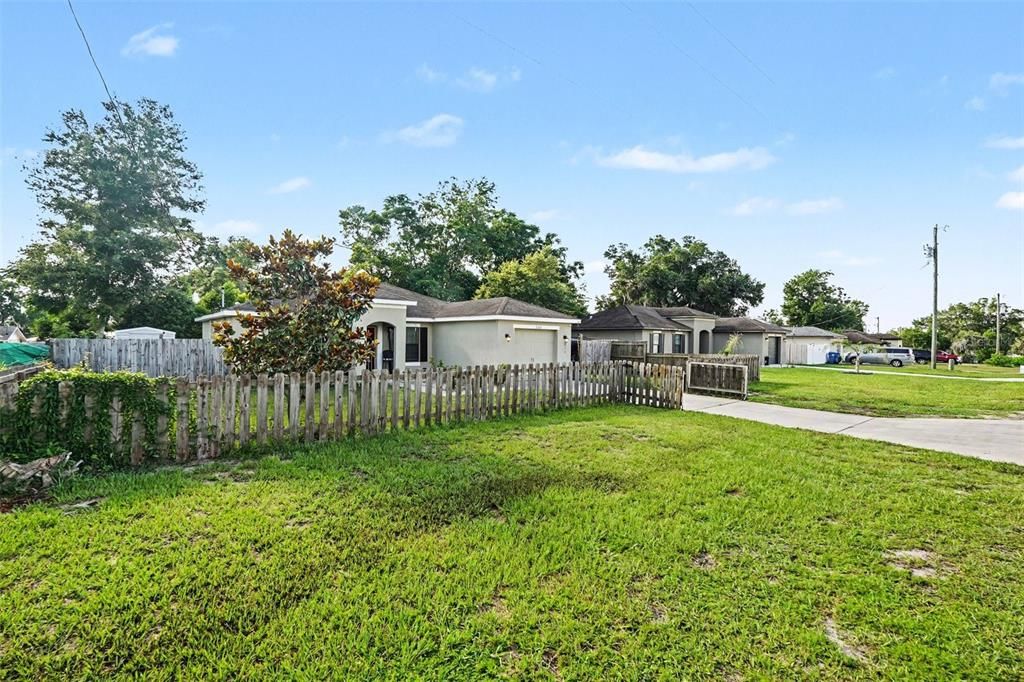 For Sale: $255,000 (3 beds, 2 baths, 1122 Square Feet)