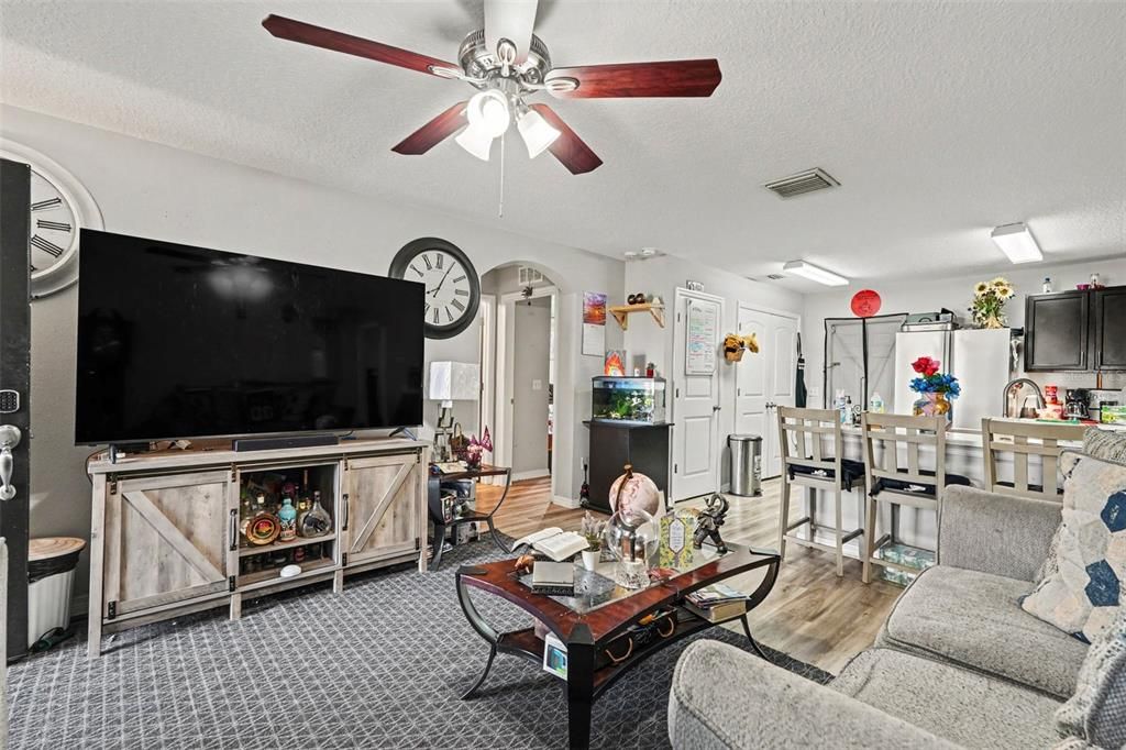 For Sale: $255,000 (3 beds, 2 baths, 1122 Square Feet)