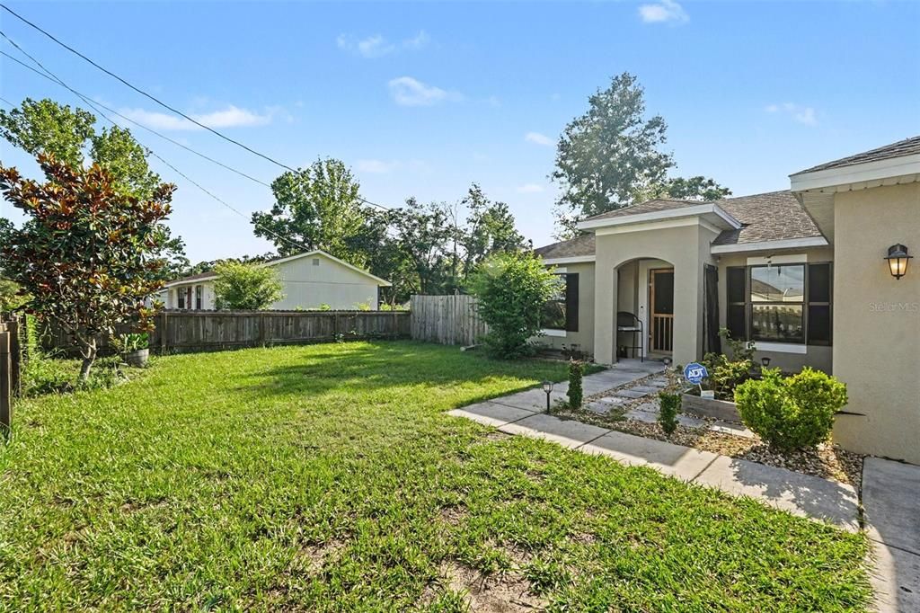 For Sale: $255,000 (3 beds, 2 baths, 1122 Square Feet)