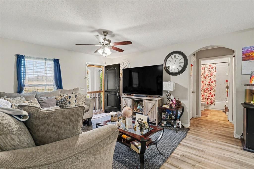 For Sale: $255,000 (3 beds, 2 baths, 1122 Square Feet)