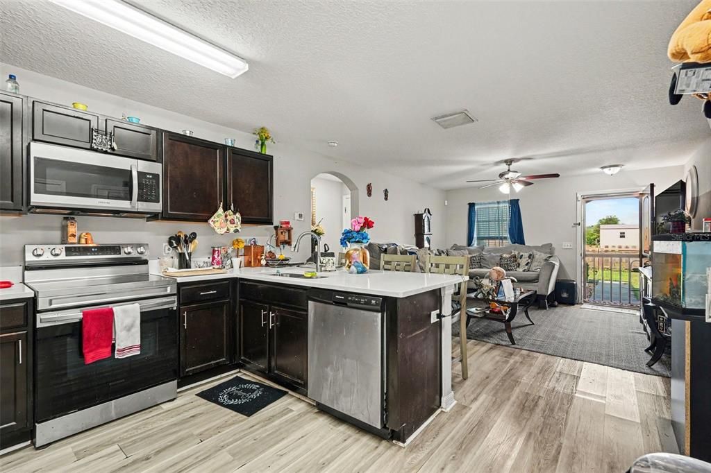 For Sale: $255,000 (3 beds, 2 baths, 1122 Square Feet)