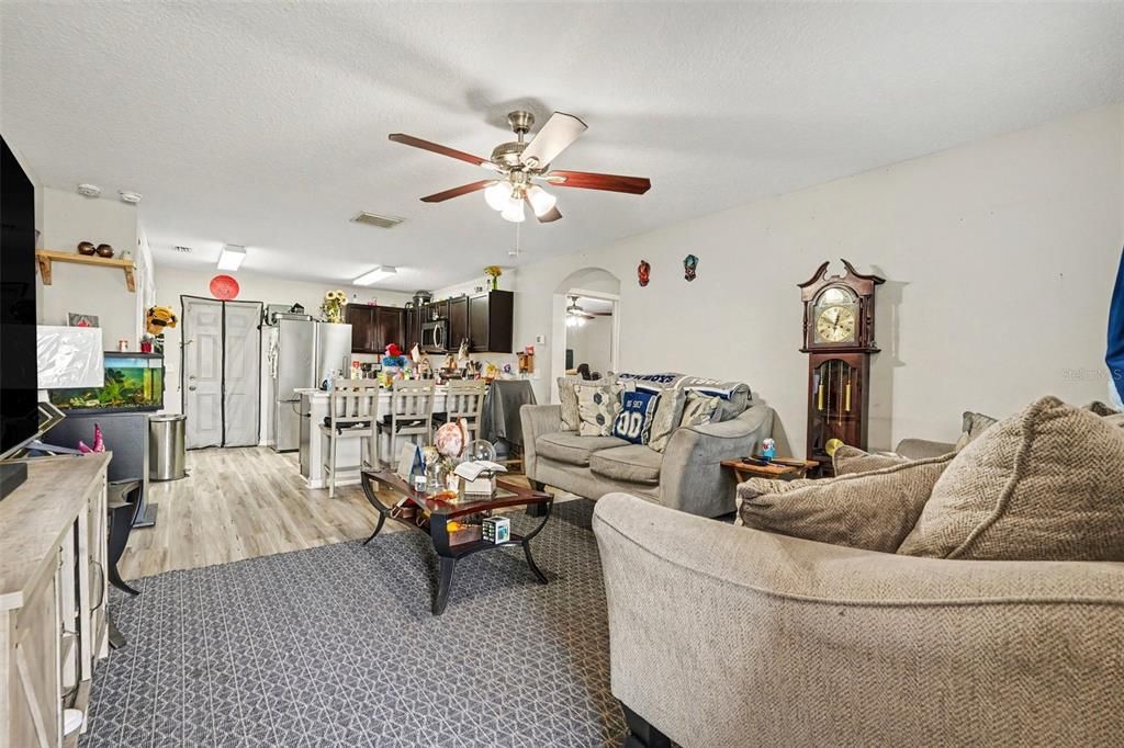For Sale: $255,000 (3 beds, 2 baths, 1122 Square Feet)
