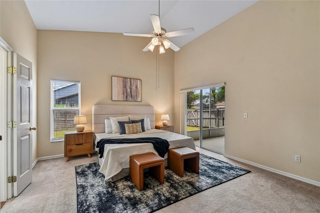 Activo con contrato: $425,000 (4 camas, 2 baños, 2052 Pies cuadrados)
