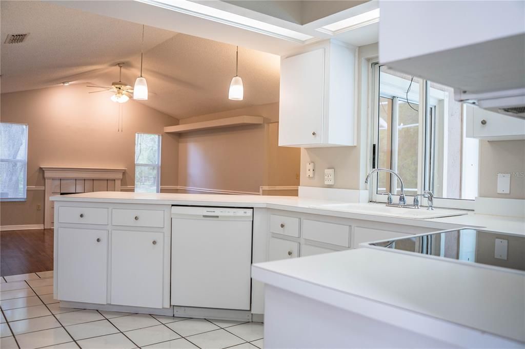 For Rent: $2,395 (3 beds, 2 baths, 2032 Square Feet)