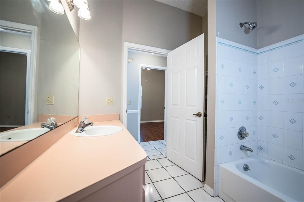 For Rent: $2,395 (3 beds, 2 baths, 2032 Square Feet)