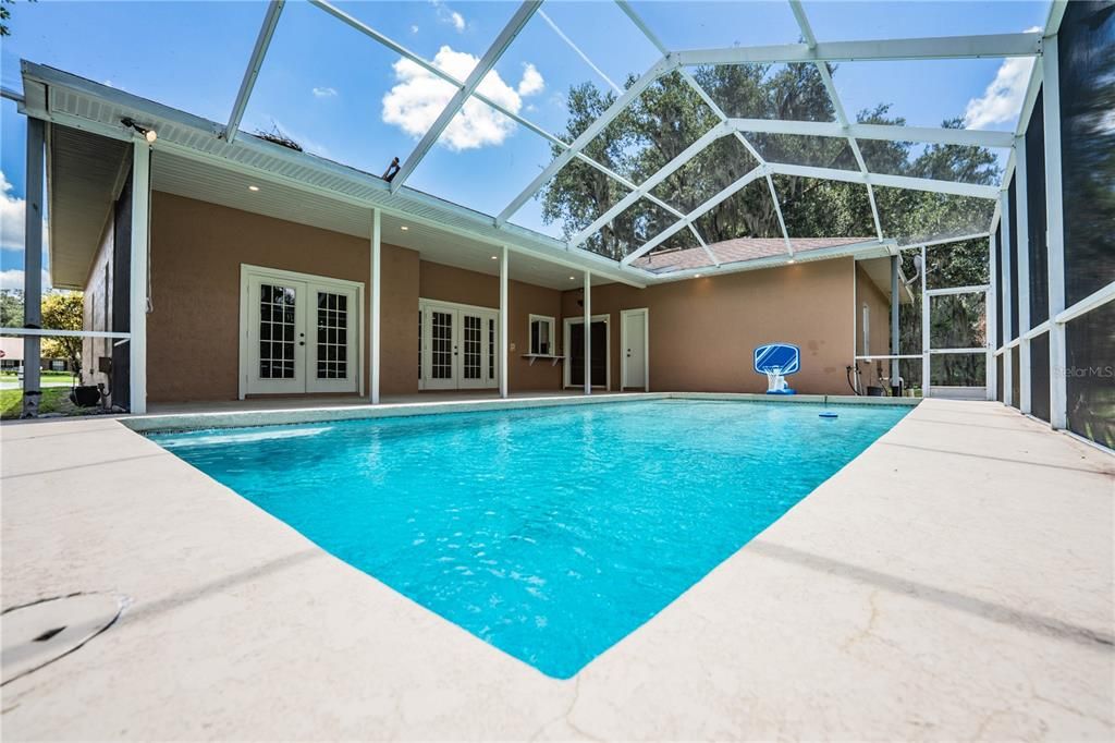 For Rent: $2,395 (3 beds, 2 baths, 2032 Square Feet)