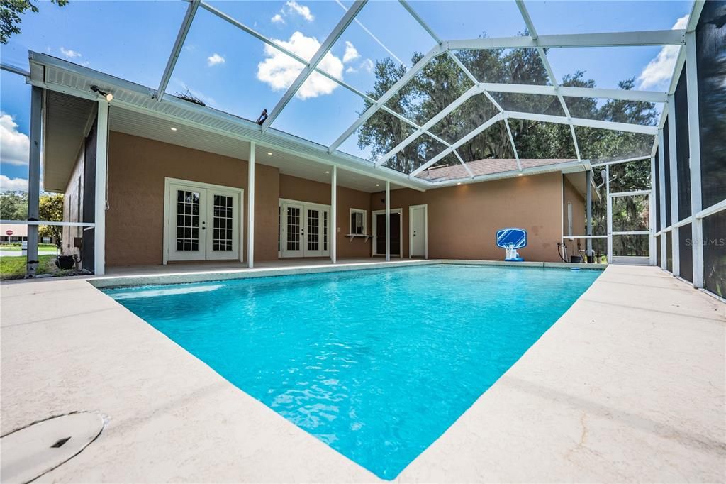 For Rent: $2,395 (3 beds, 2 baths, 2032 Square Feet)