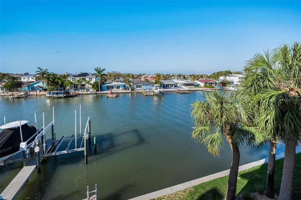 For Sale: $749,000 (3 beds, 3 baths, 1656 Square Feet)