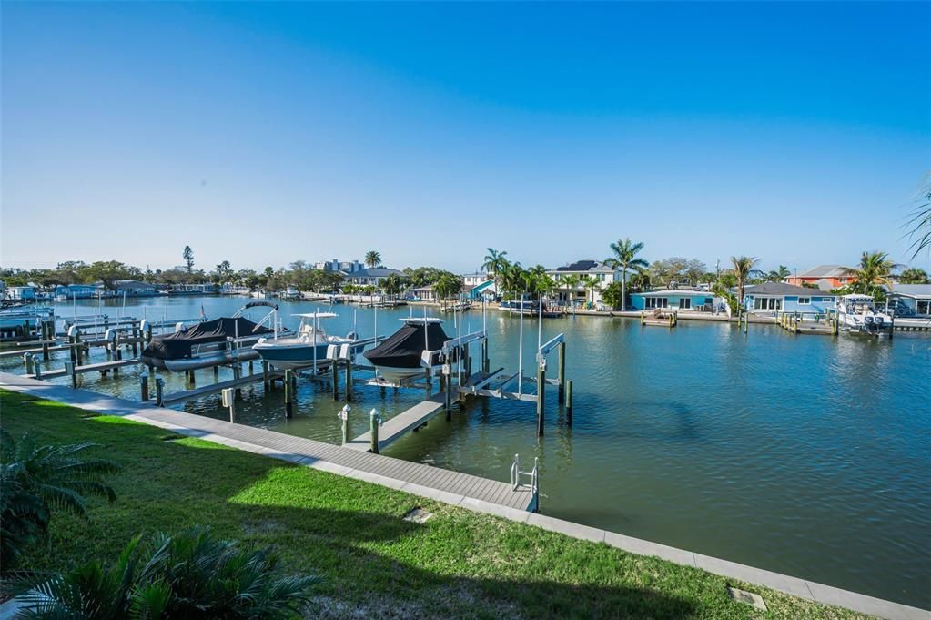For Sale: $749,000 (3 beds, 3 baths, 1656 Square Feet)