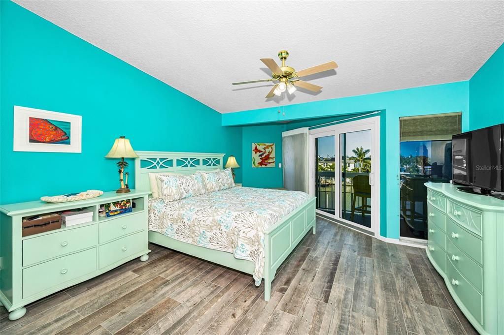For Sale: $749,000 (3 beds, 3 baths, 1656 Square Feet)