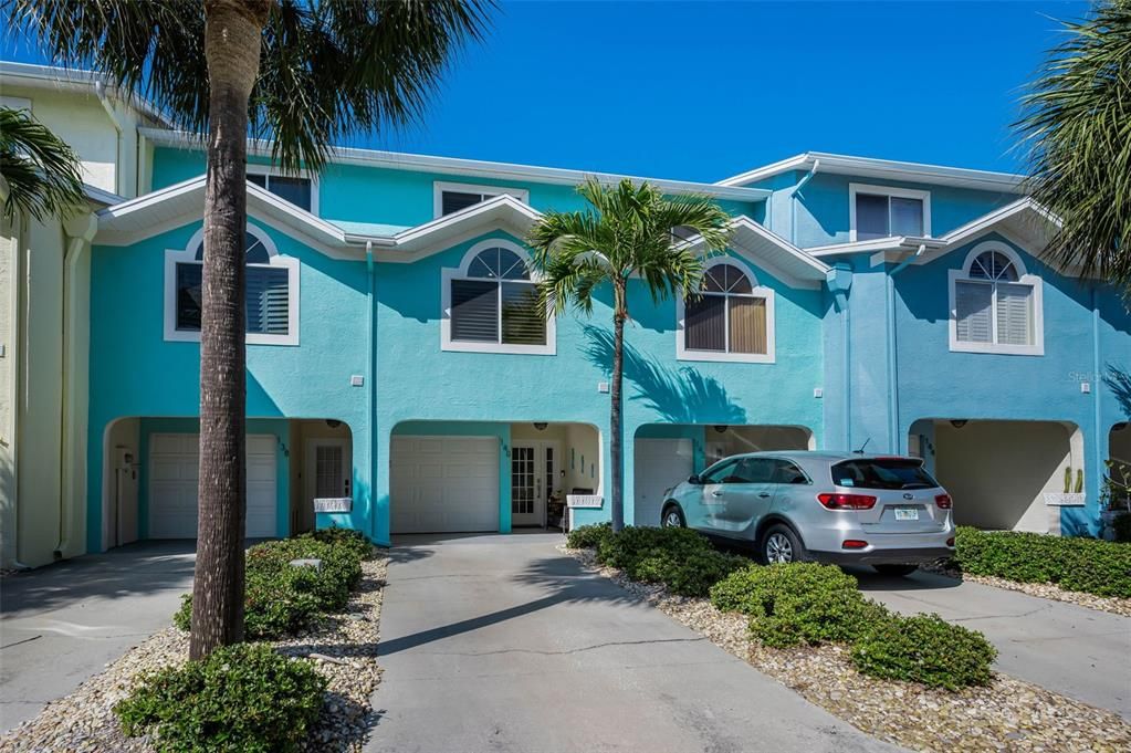 For Sale: $749,000 (3 beds, 3 baths, 1656 Square Feet)