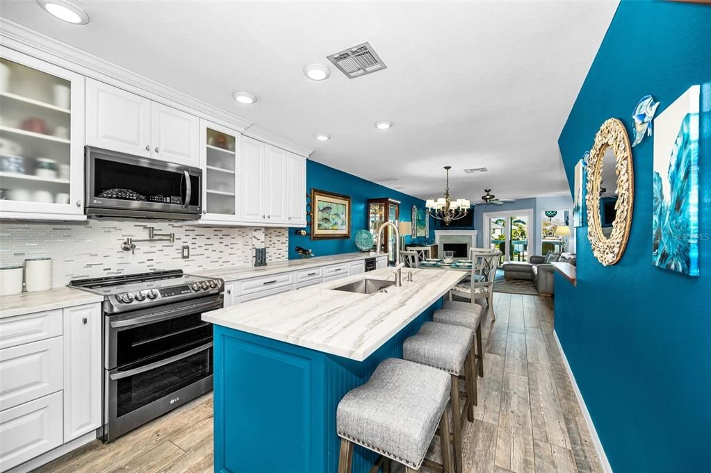 For Sale: $749,000 (3 beds, 3 baths, 1656 Square Feet)