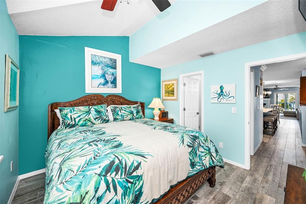 For Sale: $749,000 (3 beds, 3 baths, 1656 Square Feet)