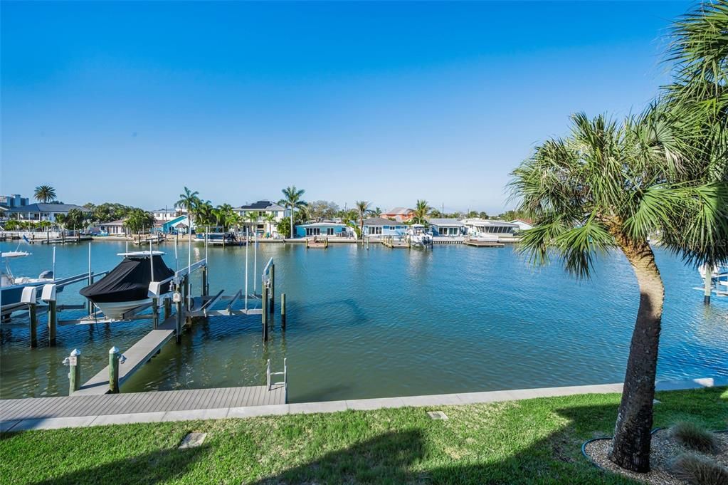 For Sale: $749,000 (3 beds, 3 baths, 1656 Square Feet)
