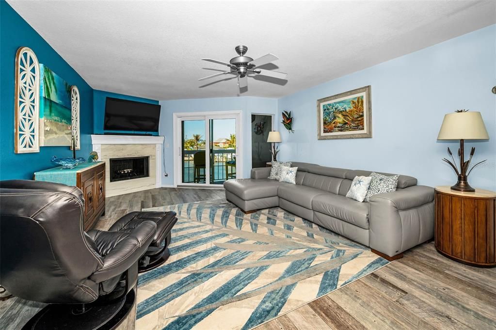 For Sale: $749,000 (3 beds, 3 baths, 1656 Square Feet)
