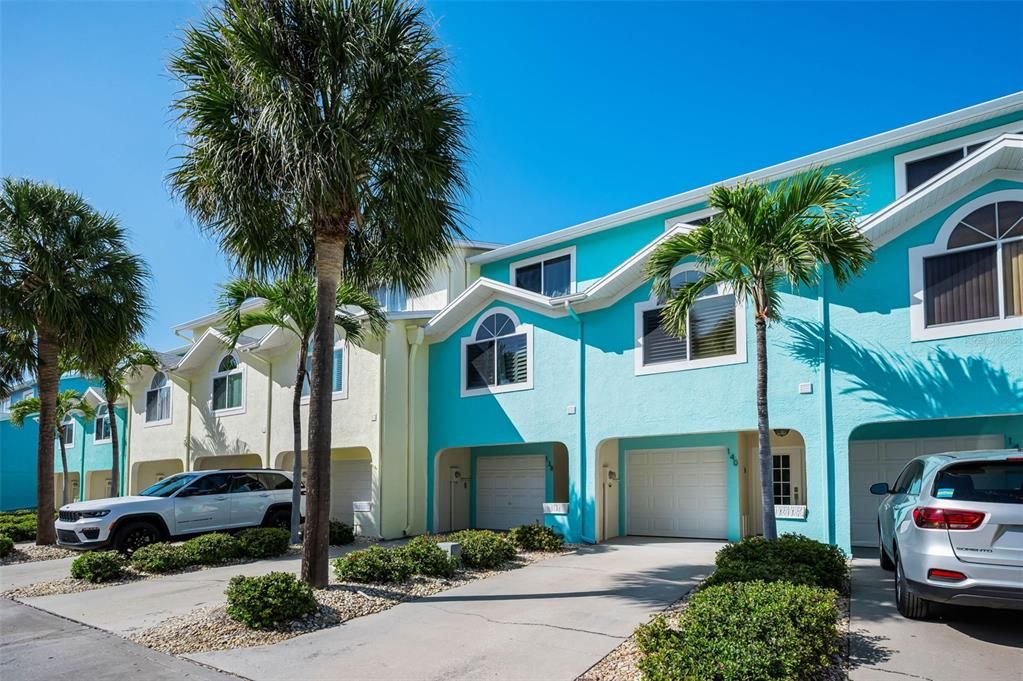 For Sale: $749,000 (3 beds, 3 baths, 1656 Square Feet)