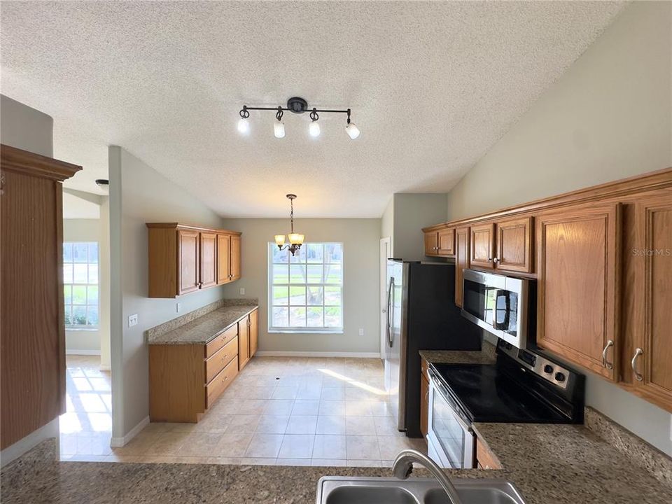 For Rent: $2,395 (3 beds, 2 baths, 1587 Square Feet)