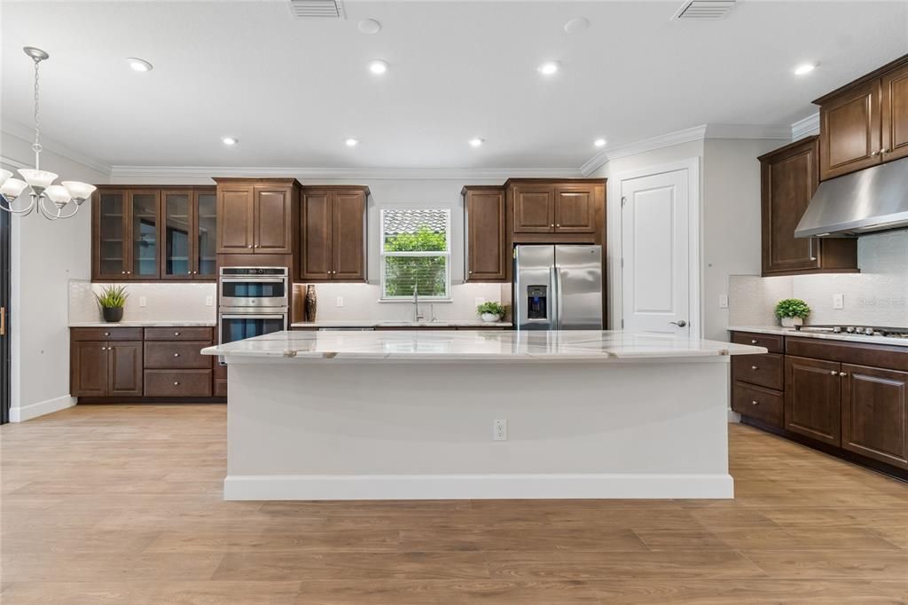 For Sale: $725,000 (3 beds, 3 baths, 2401 Square Feet)