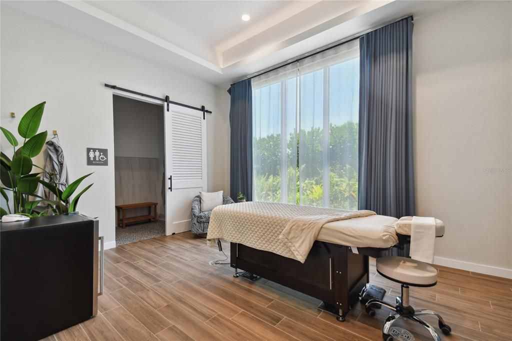 For Sale: $725,000 (3 beds, 3 baths, 2401 Square Feet)