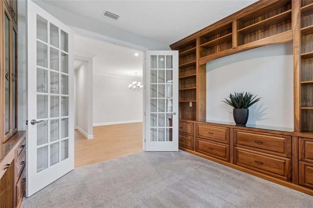 For Sale: $725,000 (3 beds, 3 baths, 2401 Square Feet)