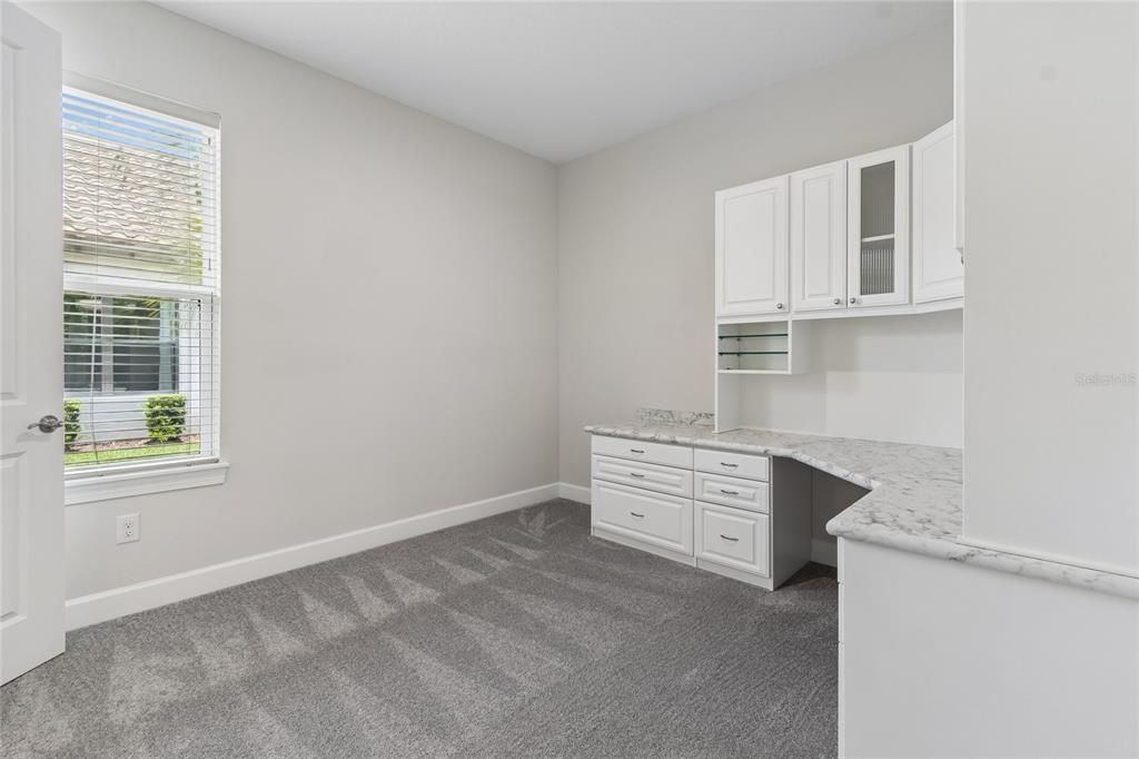 For Sale: $725,000 (3 beds, 3 baths, 2401 Square Feet)
