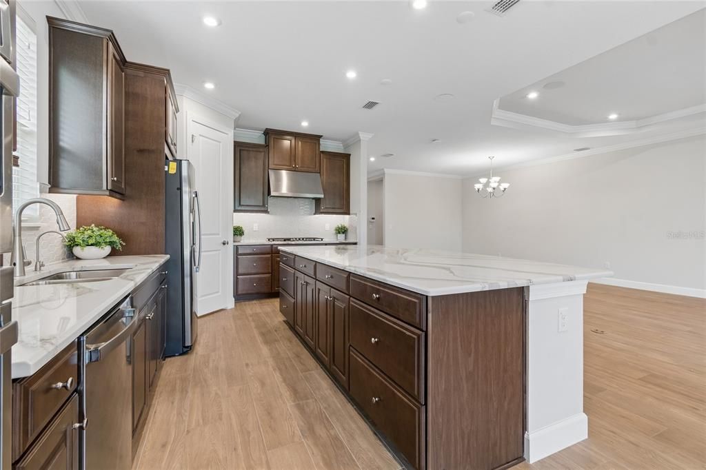 For Sale: $725,000 (3 beds, 3 baths, 2401 Square Feet)