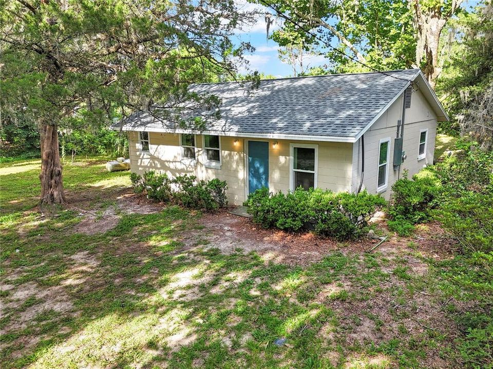 For Sale: $189,900 (2 beds, 1 baths, 800 Square Feet)