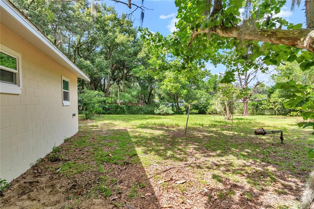 For Sale: $189,900 (2 beds, 1 baths, 800 Square Feet)