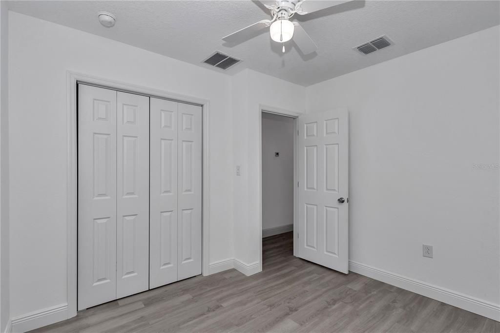 For Sale: $189,900 (2 beds, 1 baths, 800 Square Feet)