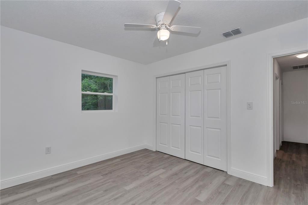 For Sale: $189,900 (2 beds, 1 baths, 800 Square Feet)
