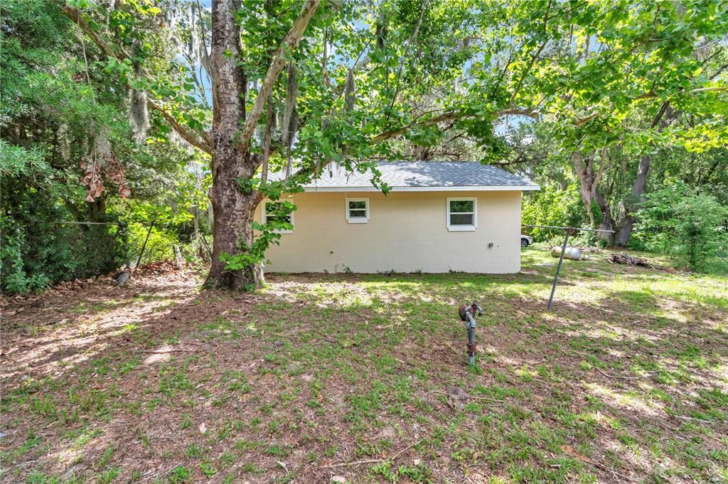 For Sale: $189,900 (2 beds, 1 baths, 800 Square Feet)
