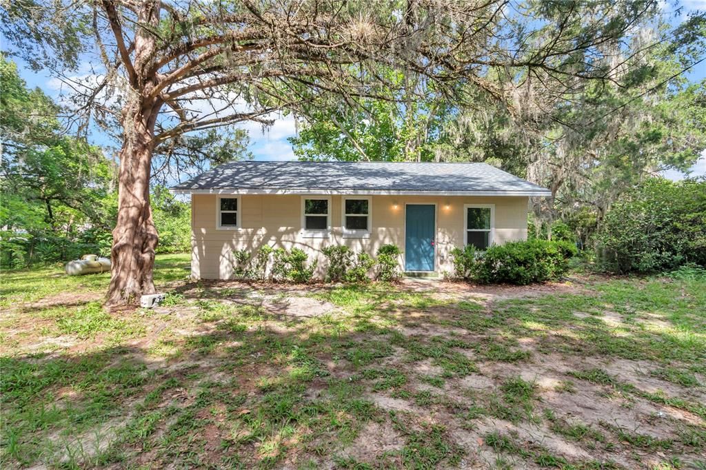 For Sale: $189,900 (2 beds, 1 baths, 800 Square Feet)