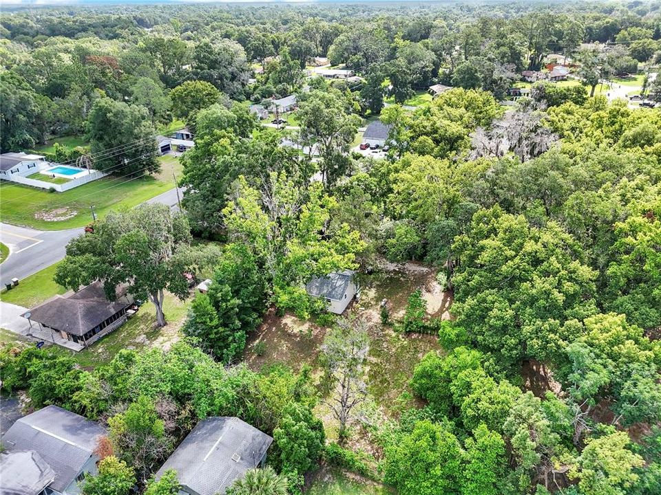 For Sale: $189,900 (2 beds, 1 baths, 800 Square Feet)