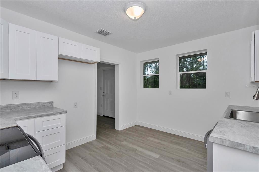 For Sale: $189,900 (2 beds, 1 baths, 800 Square Feet)