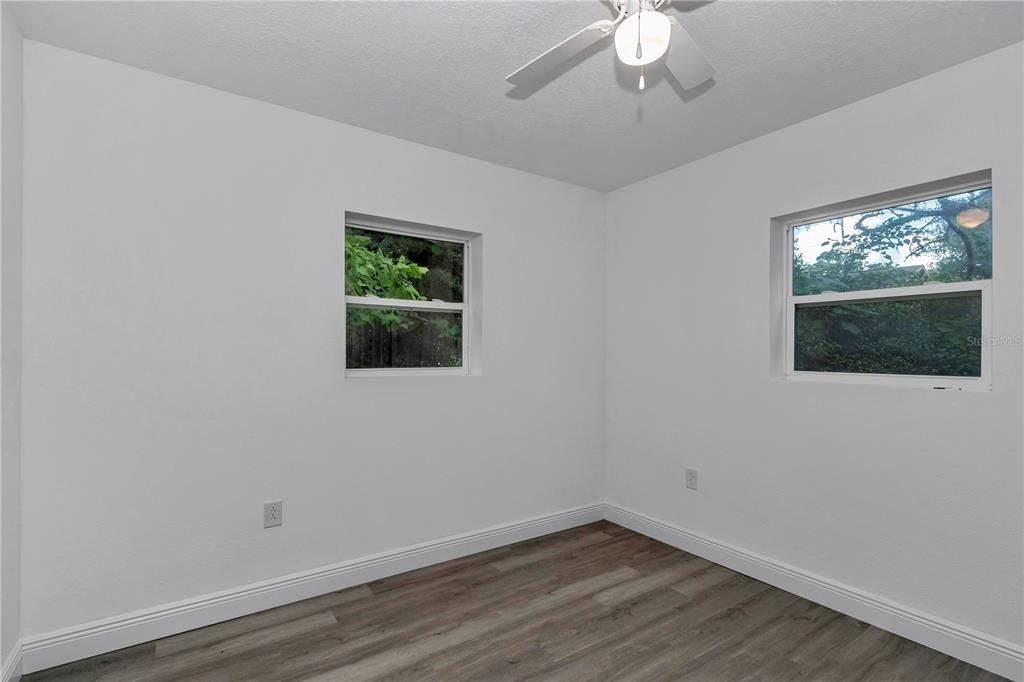 For Sale: $189,900 (2 beds, 1 baths, 800 Square Feet)