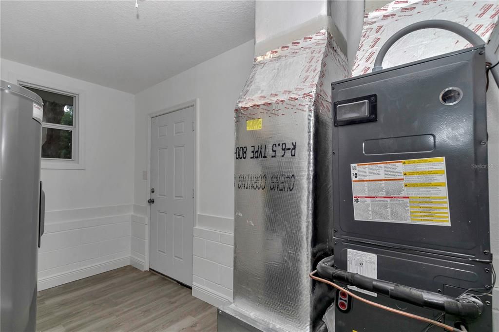 For Sale: $189,900 (2 beds, 1 baths, 800 Square Feet)