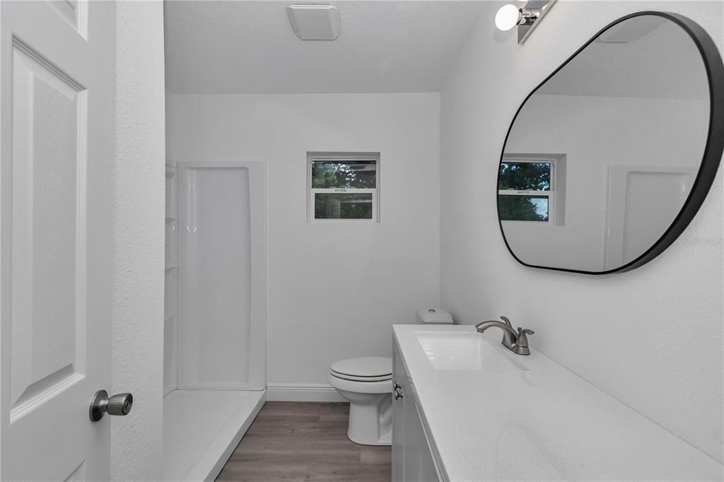 For Sale: $189,900 (2 beds, 1 baths, 800 Square Feet)