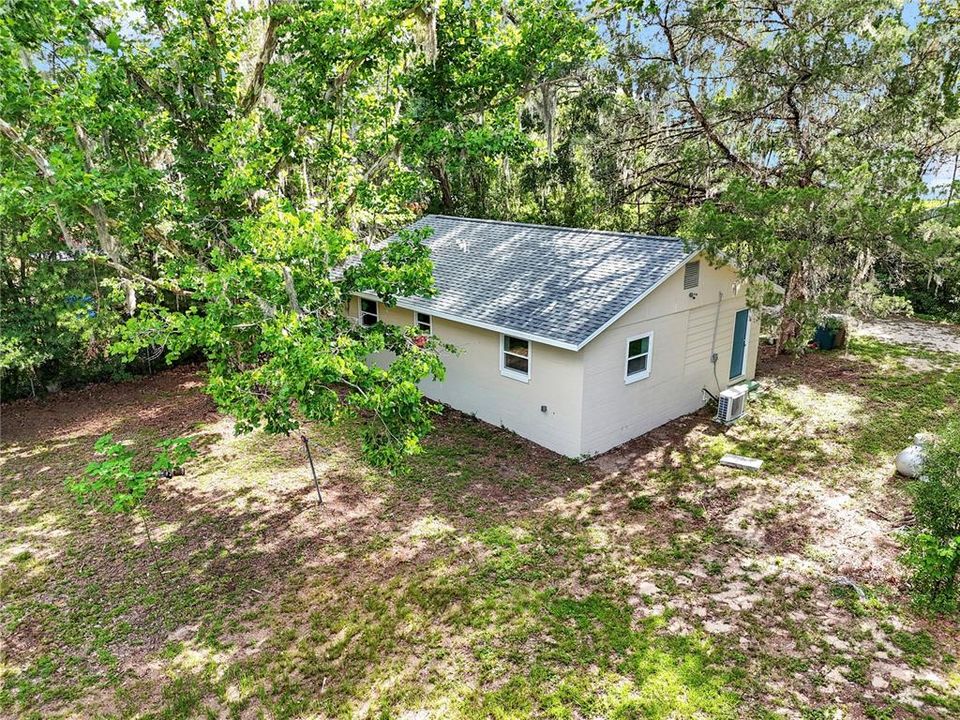 For Sale: $189,900 (2 beds, 1 baths, 800 Square Feet)