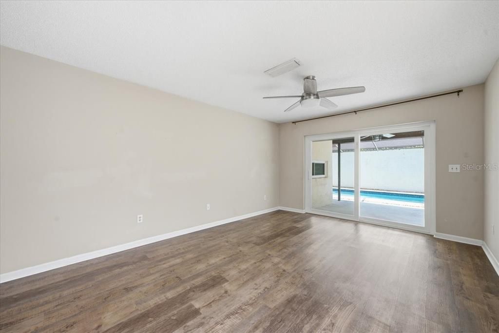 For Sale: $700,000 (5 beds, 2 baths, 2742 Square Feet)