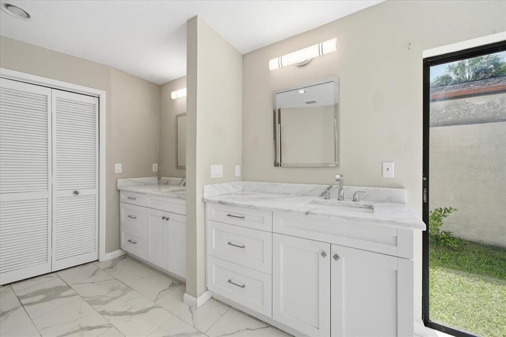 For Sale: $700,000 (5 beds, 2 baths, 2742 Square Feet)